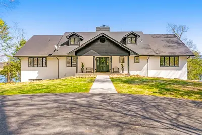 Image de Spacious lakefront escape w/ free attraction tickets, hot tub, & amazing views