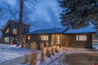 Image de Mid Century Gem! Close to campus, downtown and bus stop. Clean and comfortable.