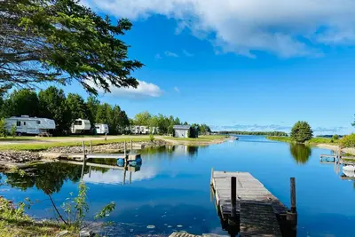 Image de #13 Large site with harbor view