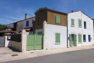 Image de hébergement charmant proche La Rochelle et Île de Ré. mer à 500 m