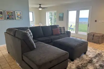 Image de Comfy modern condo, right on Lake Michigan. Perfect couples getaway! No aircon