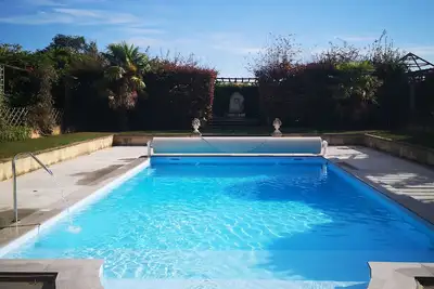 Image de Maison de CARACTÈRE, grand jardin Piscine PRIVÉE sans vis-à-vis, IDÉAL Famille