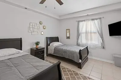 Cozy 2br W/Modern Amenities