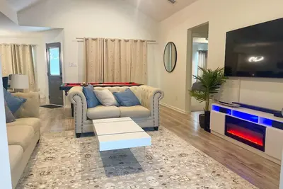 Image de Urban Luxe Getaway: Central Dallas by Deity Villas