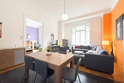 Image de Huge family friendly 2br Central Apartment with A/C, crib - Deco House