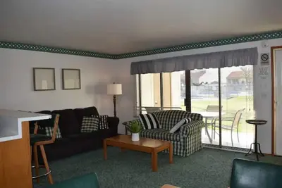 Image de #11 condo by Gorge shuttle pick up area-book separately- and the large pool