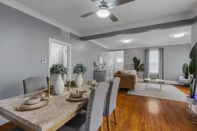 Image de Midtown Retreat - 4mi to Downtown / Large Private Deck