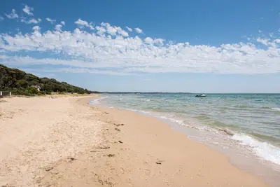 Image de The Butler Steps to the Shore