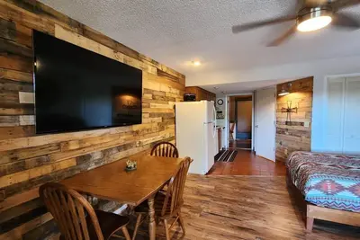 Image de Cowboy Up! River Ranch Ground Floor Cottage w Porch! ! 162