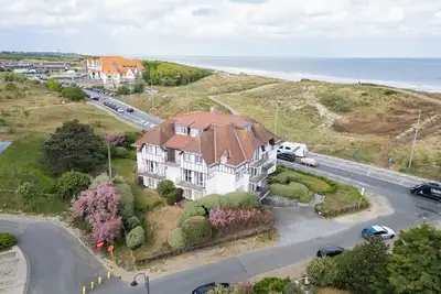 Image de Golf & Beach B3 - Appartement lumineux de 3 chambres à coucher à 50 m de la plage