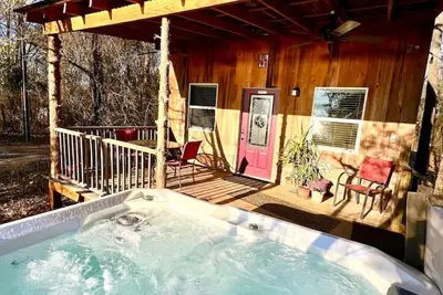 Image de Romantic Lake Cabin Escape:  Pvt Hot Tub/ Fire Pit