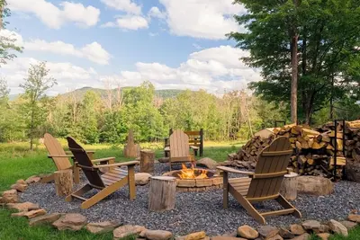 Image de Hot tub, private deck, backyard, near Windham and Hunter ski resorts.