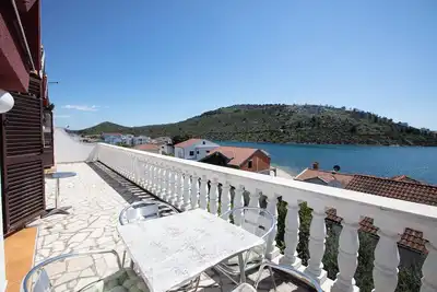 Image de Appartement de deux chambres prés de la plage Stupin Celine, Rogoznica (A-21043-d)