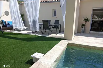 Proche Uzes Mons Villa neuve piscine privée, Climatisée Web. ecrin de samuel