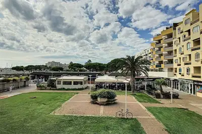 Image de Appartement T2 Climatisé avec Loggia et Parking à Carnon