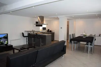 Image de Maison mitoyenne tout confort. Parking