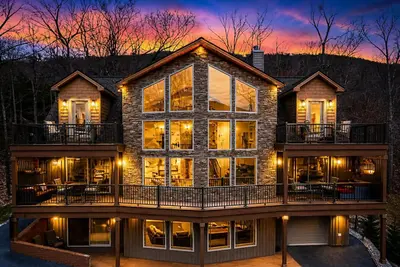 Image de Exceptional Massanutten Lodge-Magazine Worthy Backyard Oasis-Hot Tub-Decks-Views!
