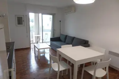 Image de Studio Cabine Rénové avec Garage à 2 Pas de la Plage - Clim, Fibre, Animaux Ok