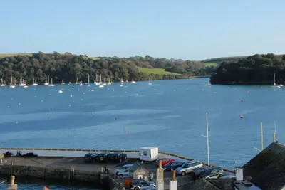 Image de Crows Nest: a modern apartment in the centre of St Mawes with stunning sea views