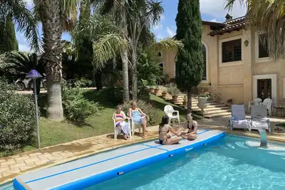 Image de Magnificent Luxury Villa in Rome. Private pool and large garden.