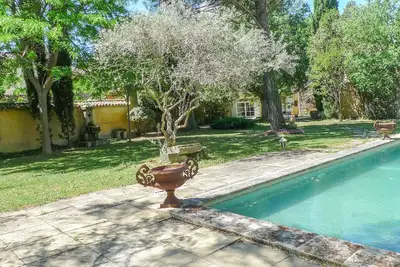 Image de Maison de village avec jardin et piscine en Provence