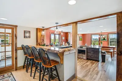 Image de Beautiful 4 bedroom-sleeps 9 near Mt & Lake Sunapee-5 miles to Sunapee with view