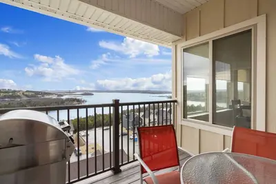 Image de Majestic Lakeview Escape | Stunning Lake Views!