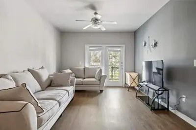 Image de Woodlands 2 Bedroom Cozy Apt w/ Free Parking