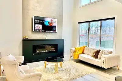 Image de New 5bdrm Luxury Home | Fireplace | Ac | Sleeps 13