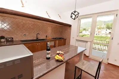 Image de Chez Luke Apartment \"Wine\", 10 minutes from \"Path of the God\"