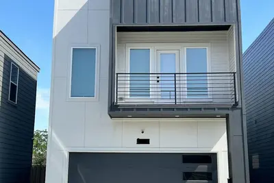 Image de Contemporary 3 Br 2. 5 Ba Townhouse Near Downtown(5 mins)+Medical Center(15 mins)