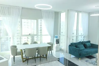 Image de New sunny spacious 2br beach view Apt