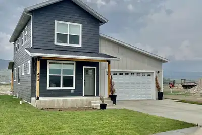 Image de North 40 Farmhouse with Game Garage!