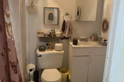 Image de Sew u wana stay in a storefront?