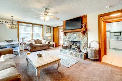 Image de Indian Rocks Beach Cottage, Walk to Beach!