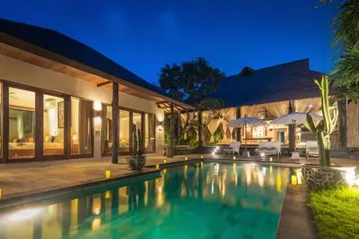 Image de Spacious 8 Bedroom Villa Central Seminyak