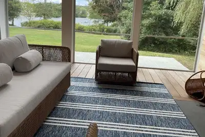 Image de Large house, large backyard on swimming pond<br>Walking distance to town and beach.