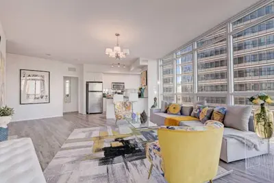 Image de Stunning 2 Bd in heart of Toronto + Free Parking