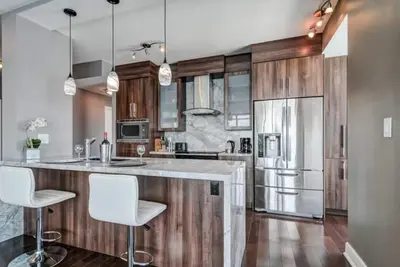 Image de Bird's Eye View Polished Penthouse Free Parking!