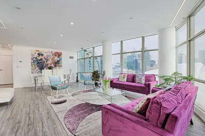 Image de Gorgeous 2 Bd w Stunning Lake View + Free Parking!