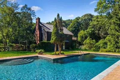 Image de Historic Home with Pool in Westhampton