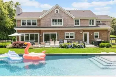 Image de Six Bedroom Designer Home Southhampton