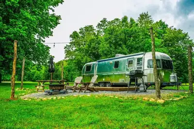 Image de Restored Vintage Airstream at Craft Brewery