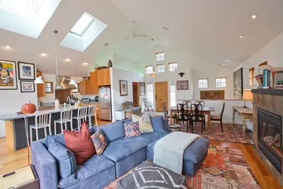 Image de Mountain View 2 Bed/ 2. 5 Bath Cottage In-Town, Hot Tub, extra bed Shepherd's Hut