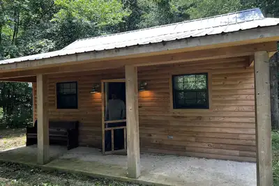 Image de Secluded cabin with loft near a creek. Perfect get a way for relaxation.