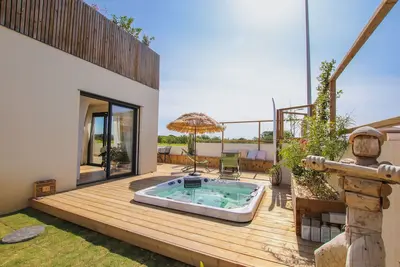 Image de Villa 6 Personnes Avec Spa, Four Ă Pizza et vue sur les Vignes