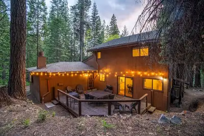 Image de Cabin 7 Miles to Yosemite with Fast Ev, Projector, King Beds