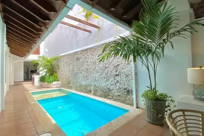 Image de Luxury 6-Suite Villa, Private Pool, Daily Cleaning & Breakfast Prep + Free Bonus