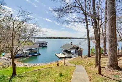 Image de Smith Mountain Lake Getaway w/ Private Dock!