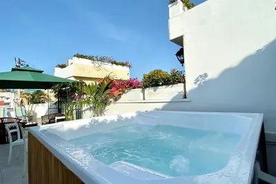 Image de Historic Old City Villa, 5 En-Suite BRs: Pool, Jacuzzi & Staff + Free Bonus